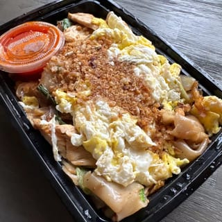 Garlic Chicken Noodles (Kua Kai)
